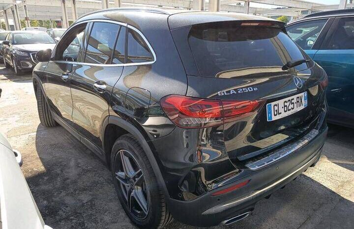 
								MERCEDES BENZ GLA 250 E AMG LINE full									