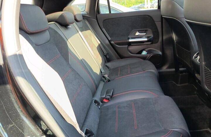 
								MERCEDES BENZ GLA 250 E AMG LINE full									