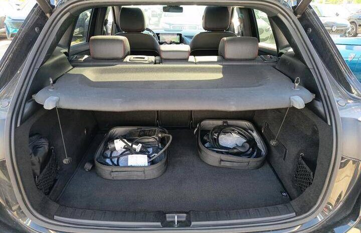 
								MERCEDES BENZ GLA 250 E AMG LINE full									