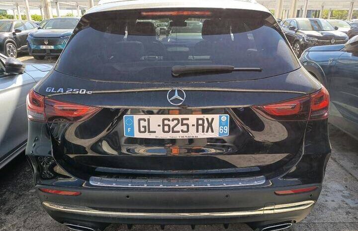 
								MERCEDES BENZ GLA 250 E AMG LINE full									