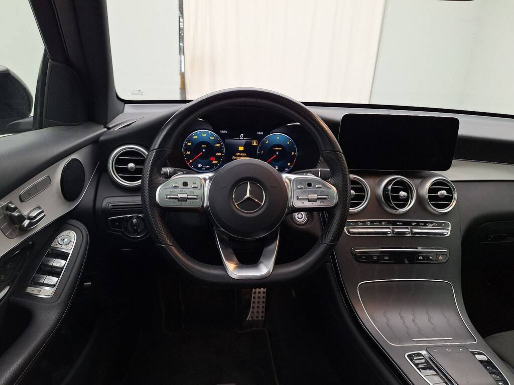 
								Mercedes GLC 200d AMG full									