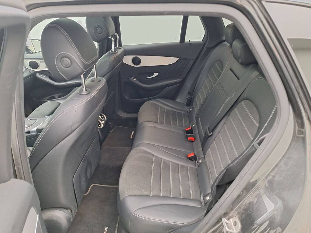 
								Mercedes GLC 200d AMG full									