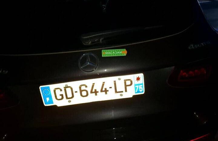 
								Mercedes GLC 300e Plug-In Hybrid full									